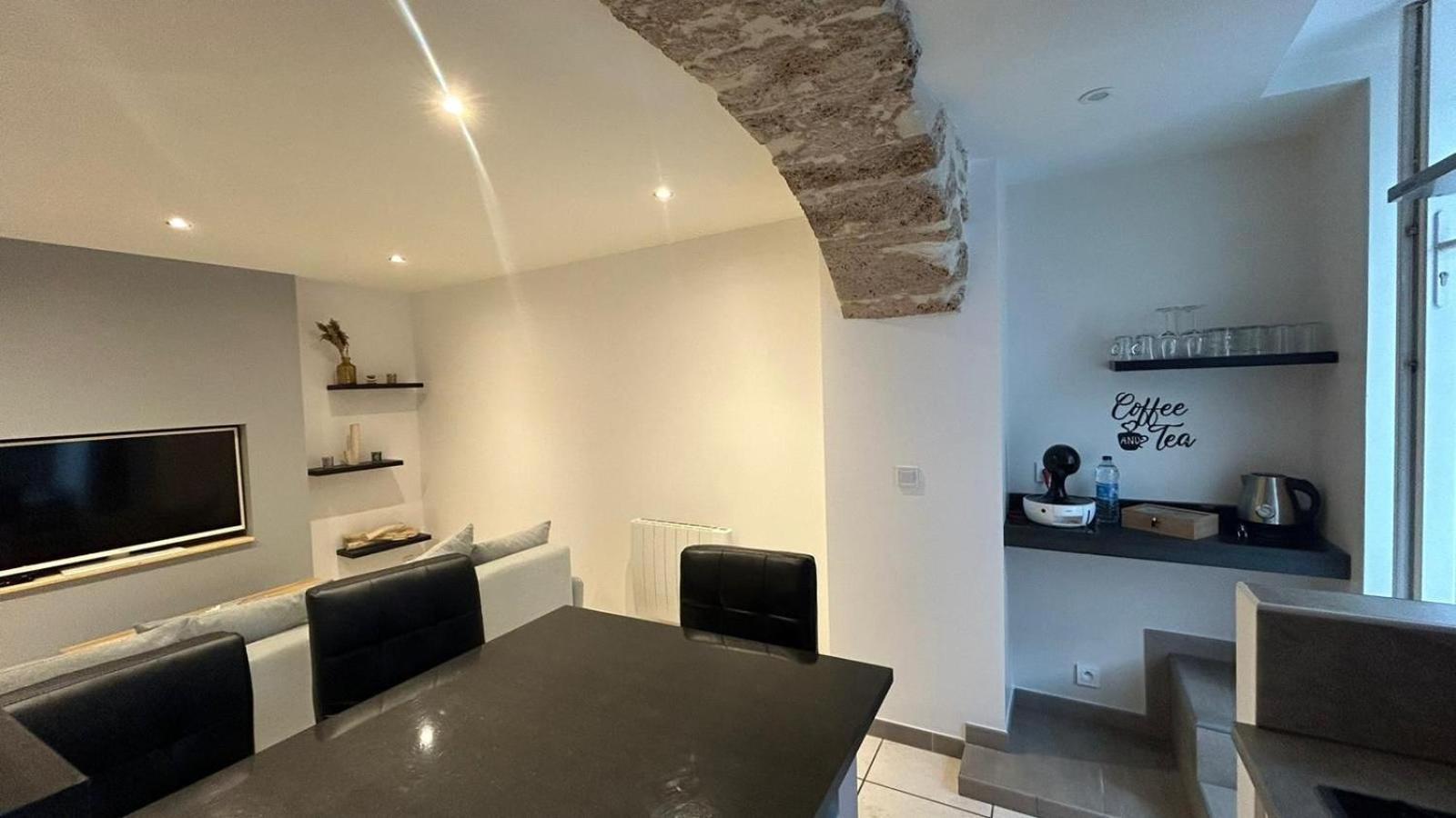 Appartement Paisible Entre Terre Et Mer Cabrieres  Exterior foto